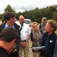Matthias Luy Ammeralianz, Ilona Böse, Kreisvorsitzende der SPD Weilheim-Schongau, Roland Kriegsch Leiter des Wasserwirtschaftsamts Weilheim und Florian von Brunn Mdl